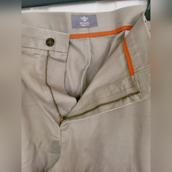 Dockers Mens Pants Beige Size 44x30 Signature Khaki Classic Fit Pre-owned - Picture 3 of 10